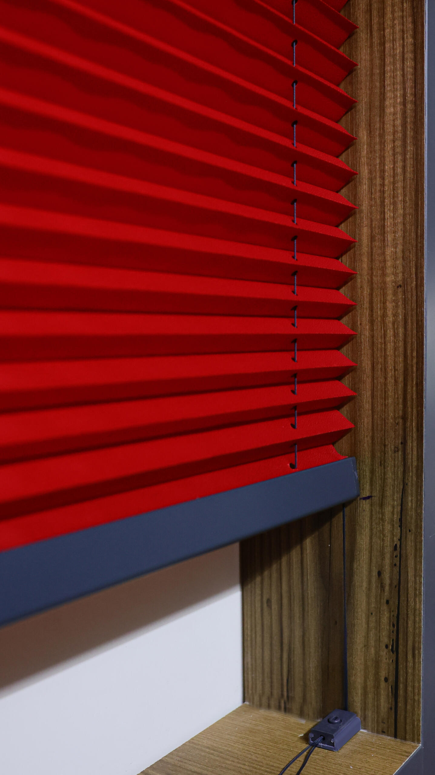 Kırmızı Plise Katlanır Cam Balkon Perdesi – Ofis Perdesi – Mutfak Perdesi – Salon Perdesi - Görsel 3