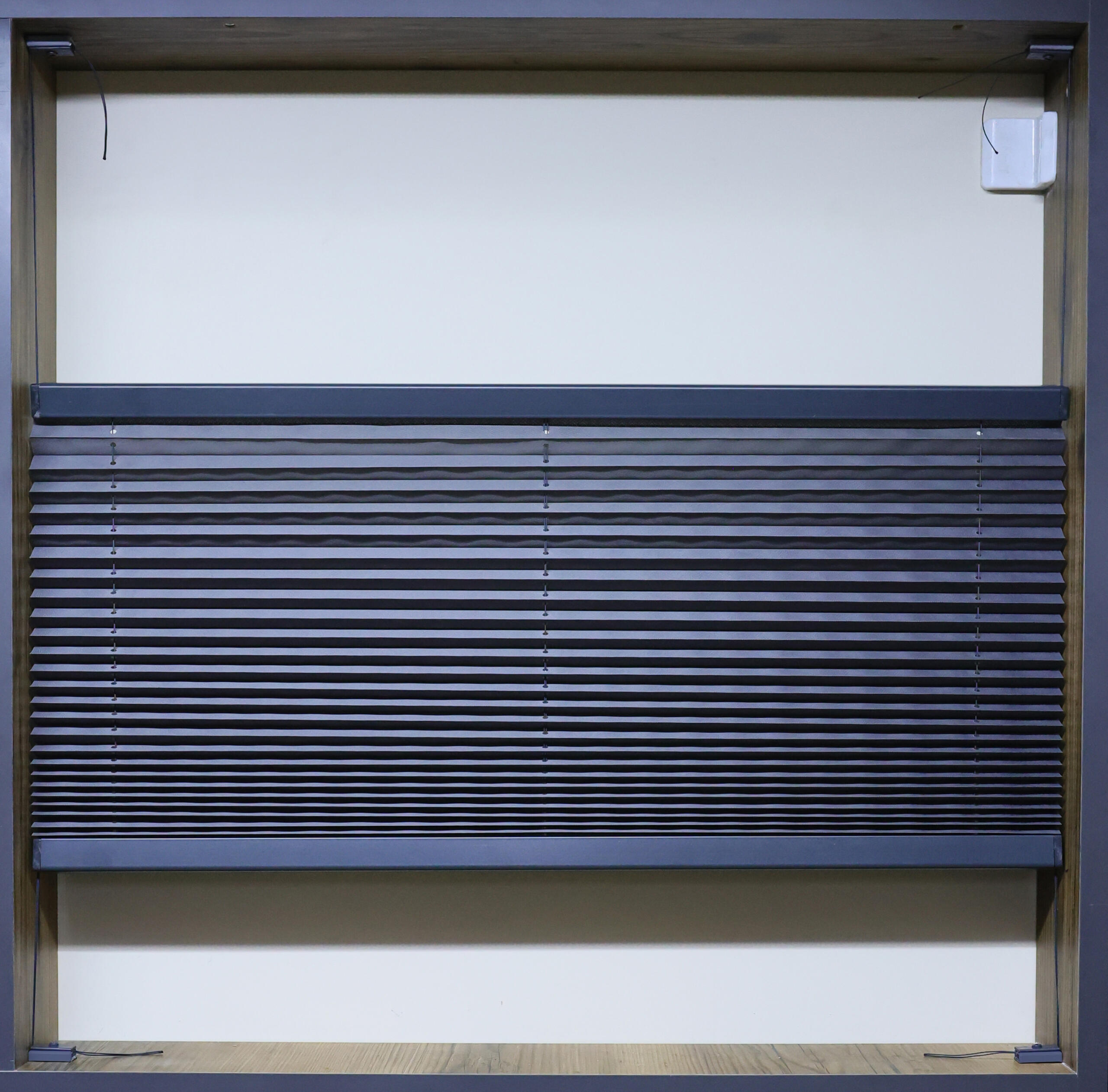 Siyah Plise Katlanır Cam Balkon Perdesi – Ofis Perdesi – Mutfak Perdesi – Salon Perdesi - Görsel 2