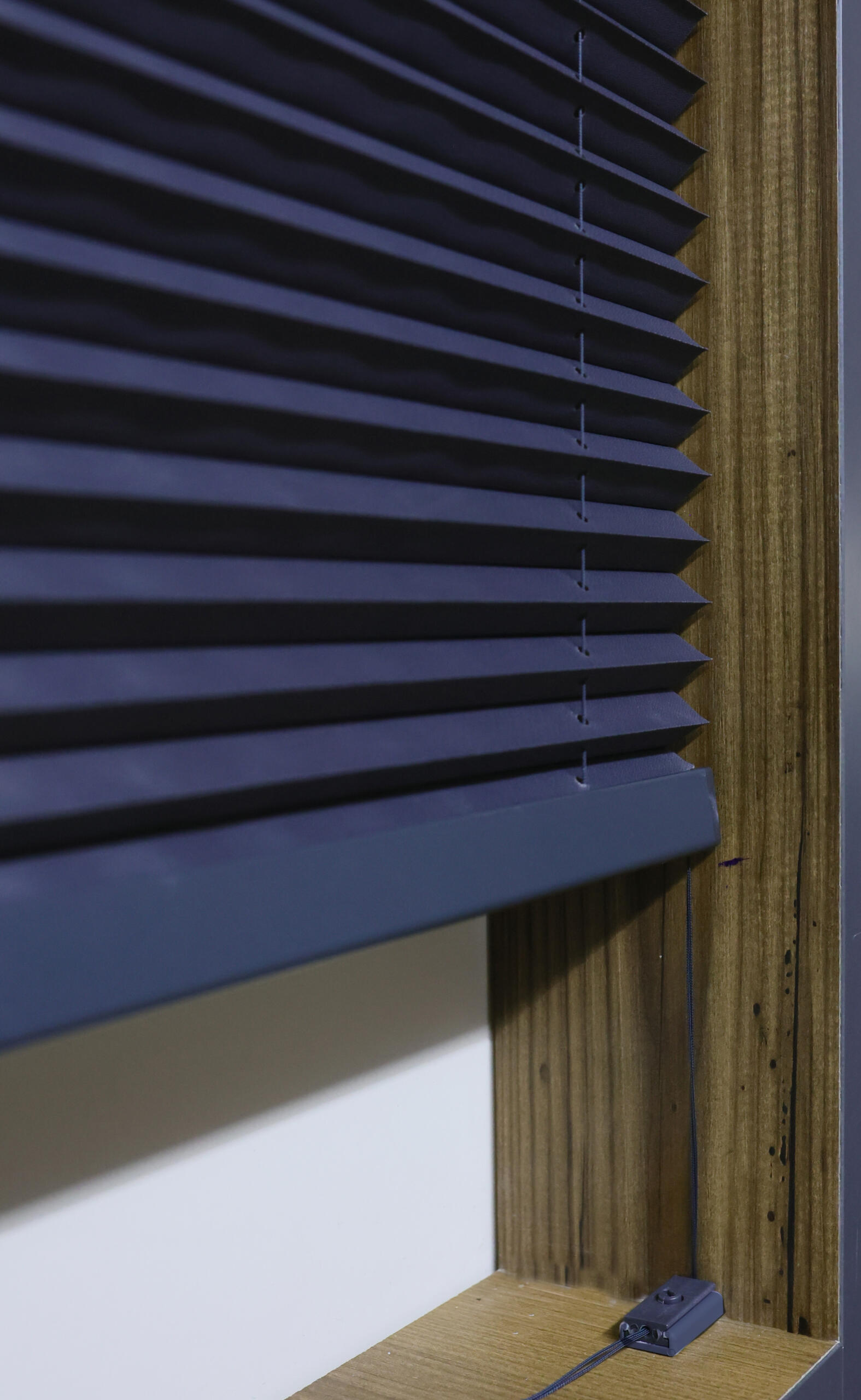 Siyah Plise Katlanır Cam Balkon Perdesi – Ofis Perdesi – Mutfak Perdesi – Salon Perdesi - Görsel 3